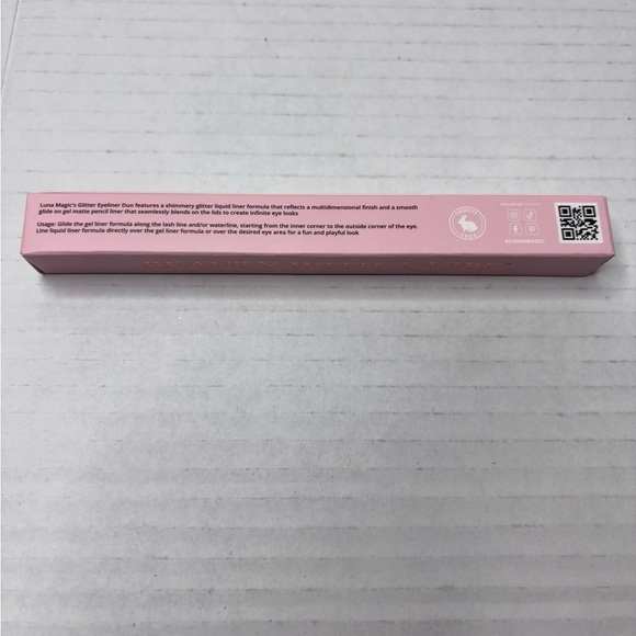 LUNA MAGIC Silver Glitter Eyeliner Duo - Picture 4 of 6